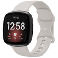 Fitbit Versa 3 klasszikus szilikon szíj törtfehér színben
