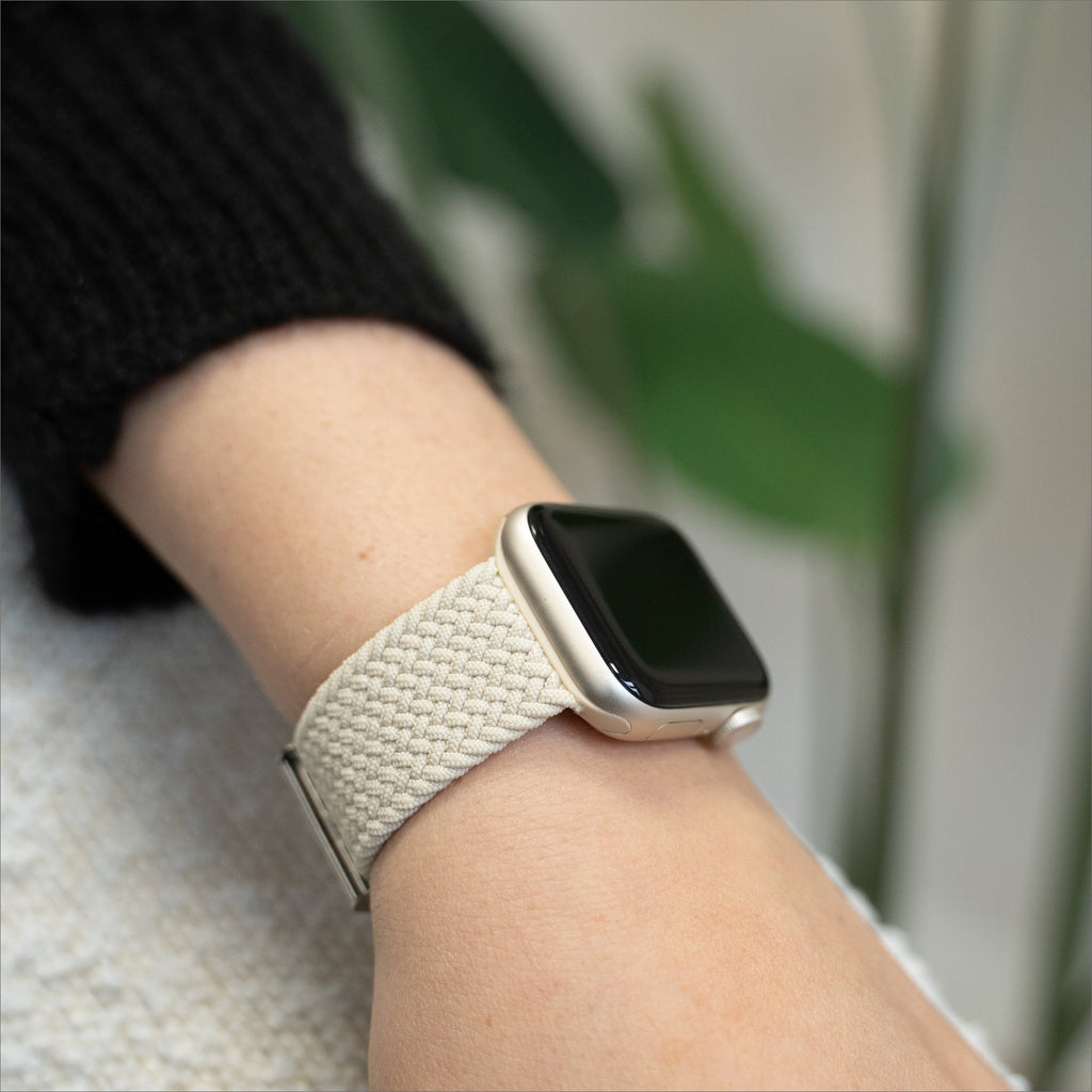 Apple Watch fonott szíj csillagfény színű kiadásban