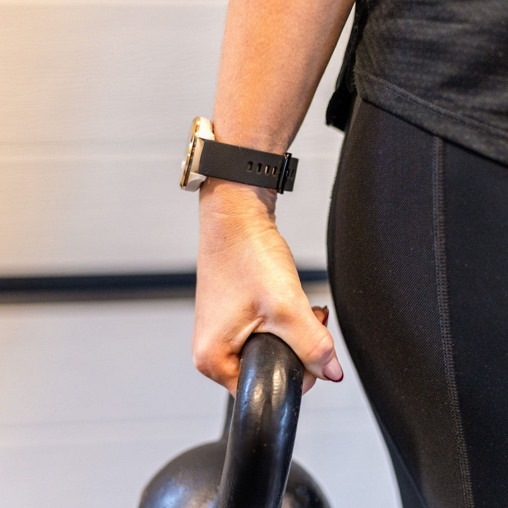 سوار ساعة سيليكون 18مم مع مشبك إطلاق سريع باللون الأسود