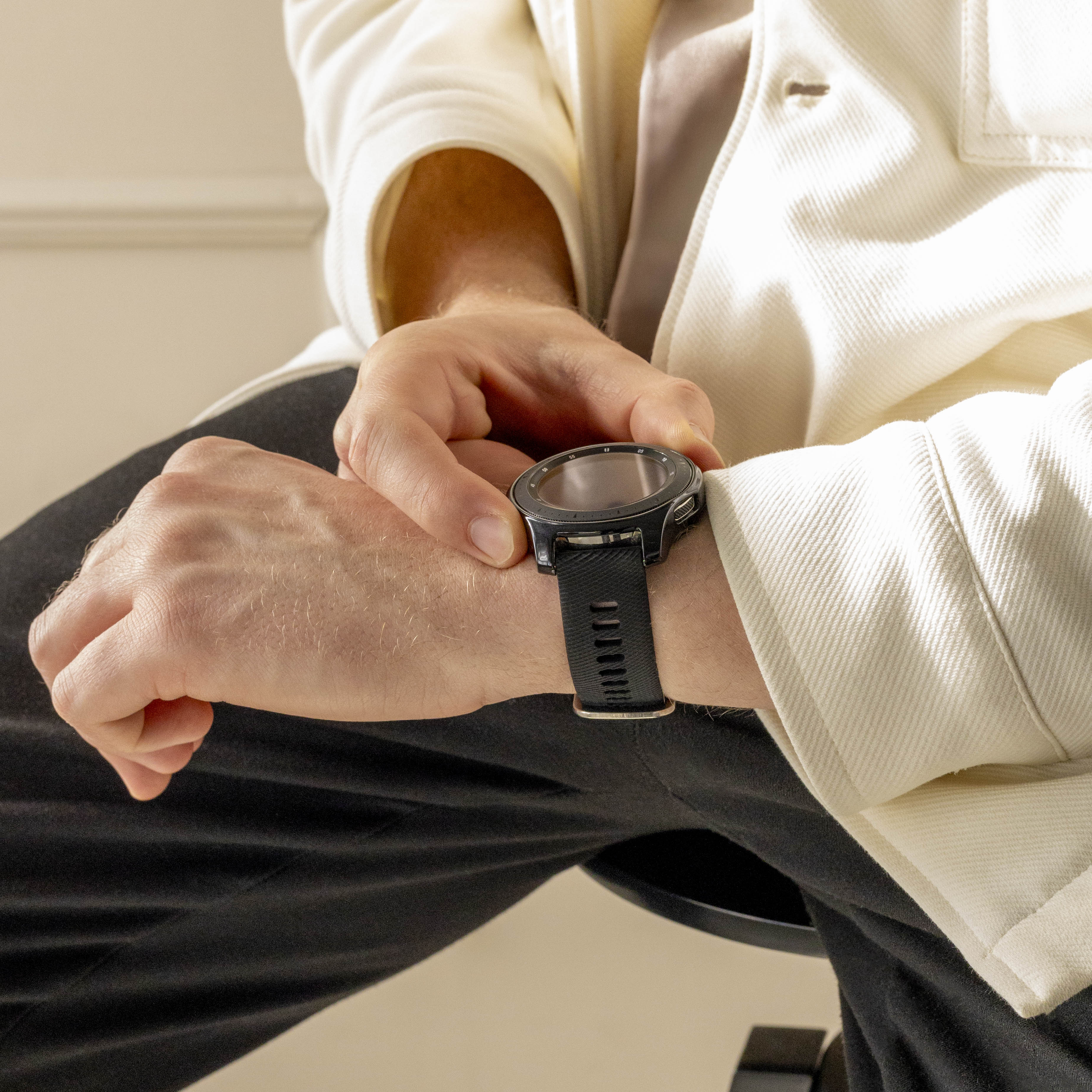 Garmin Vivoactive 4 fekete szilikon szíj cserepánt