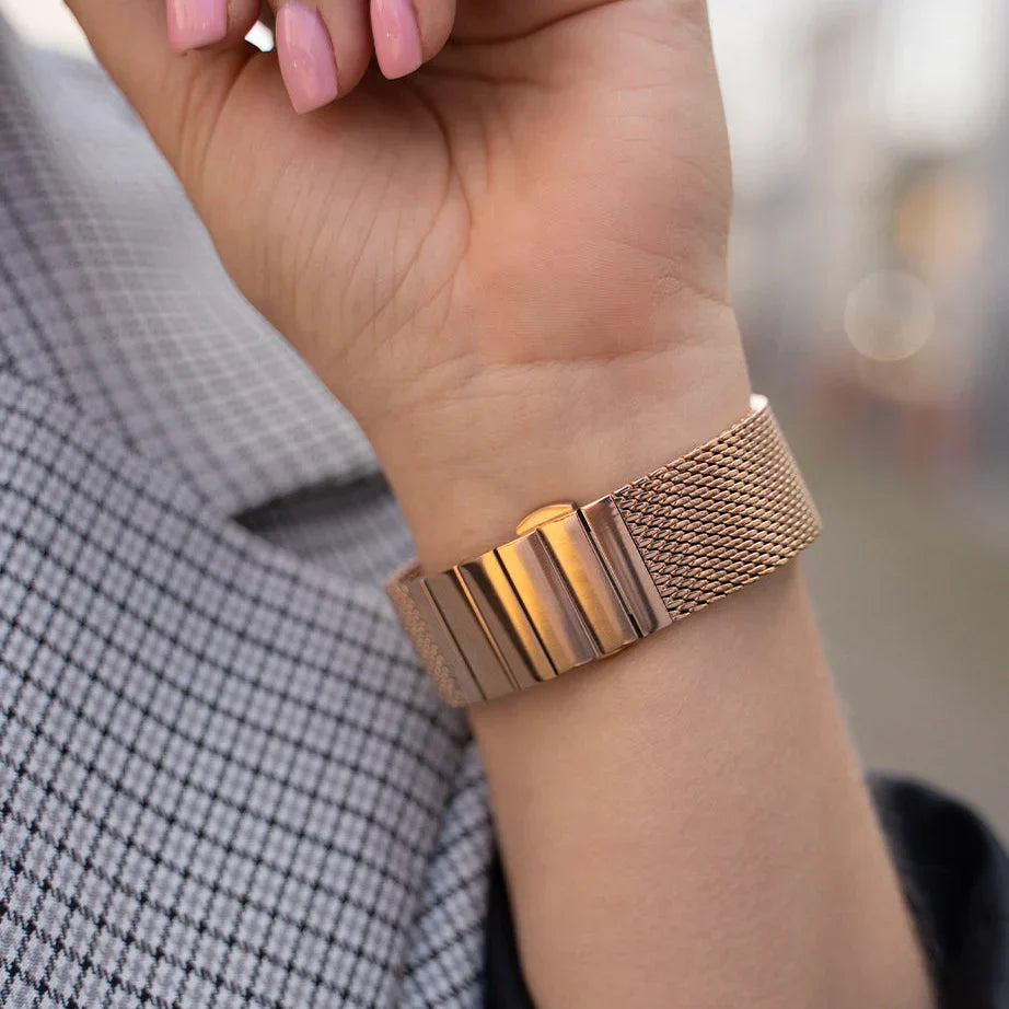 Apple Watch acél és milánói szíj rózsaarany kivitelben