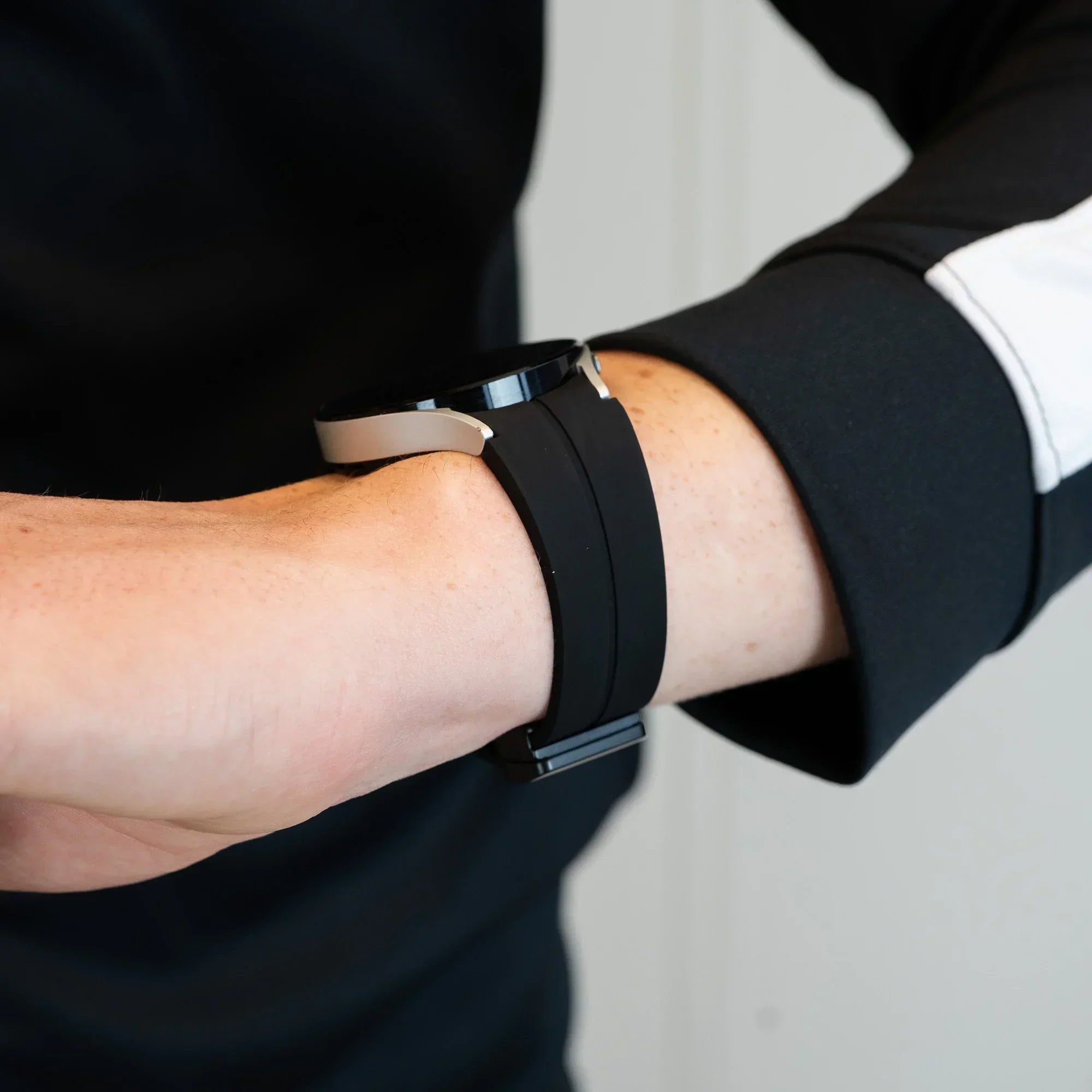 Bandz Samsung Galaxy Watch 5 Pro szilikon szíj D-csat fekete