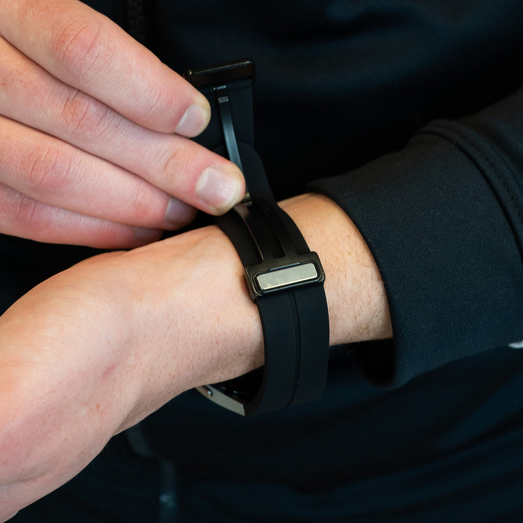 Bandz Samsung Galaxy Watch 5 Pro szilikon szíj D-csat fekete