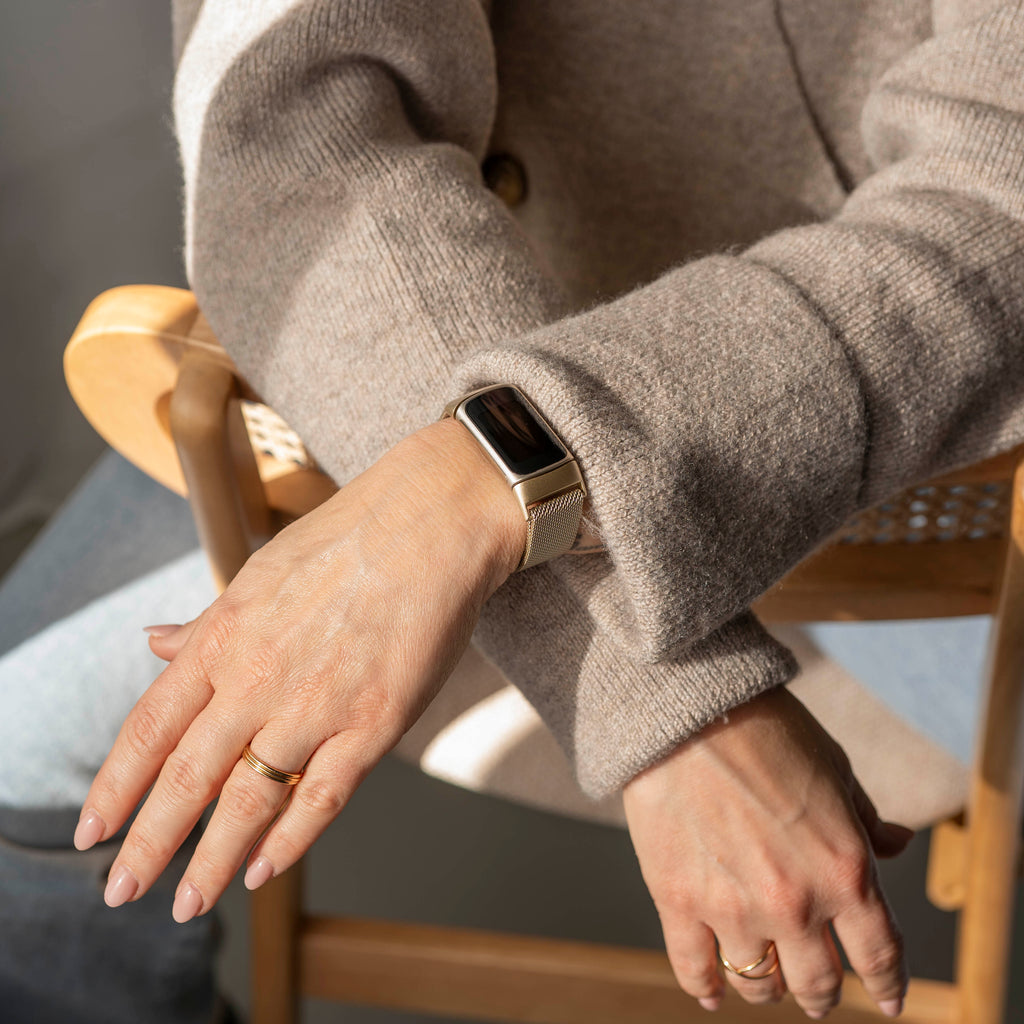 Fitbit Charge 6 シャンパンミラネーゼストラップ 一日中快適装着用