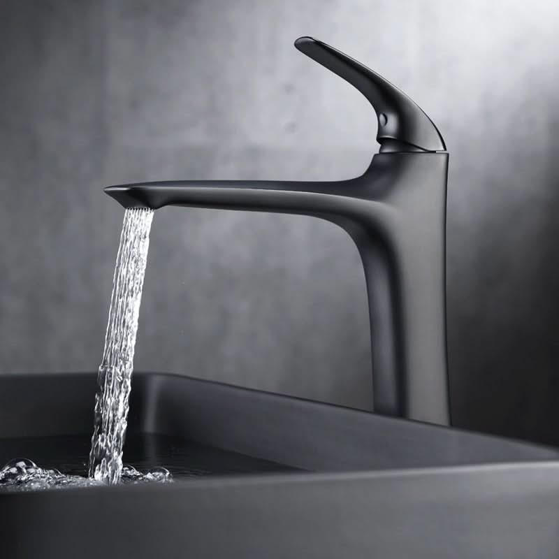 Antik fekete kivitelű modern mosdócsap egyetlen furattal az elegáns dizájn kedvelőinek
