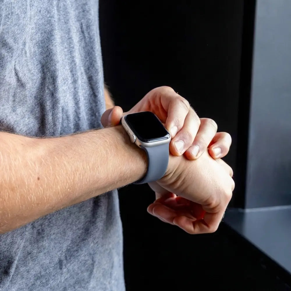 Klasszikus szilikon szíj Apple Watchhoz szürke-kék színben