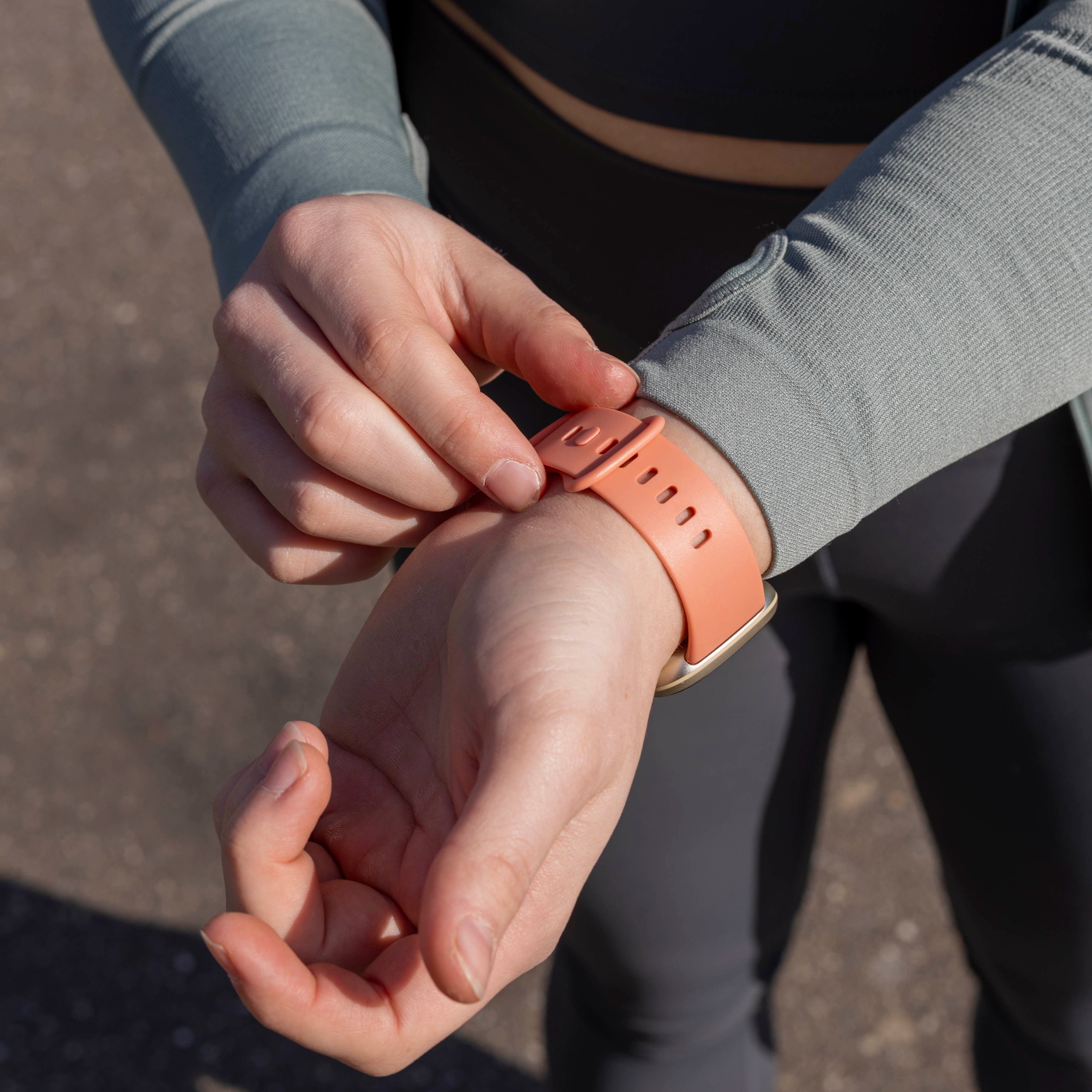 Fitbit Versa 3 klasszikus rózsaszín szilikon szíj csere