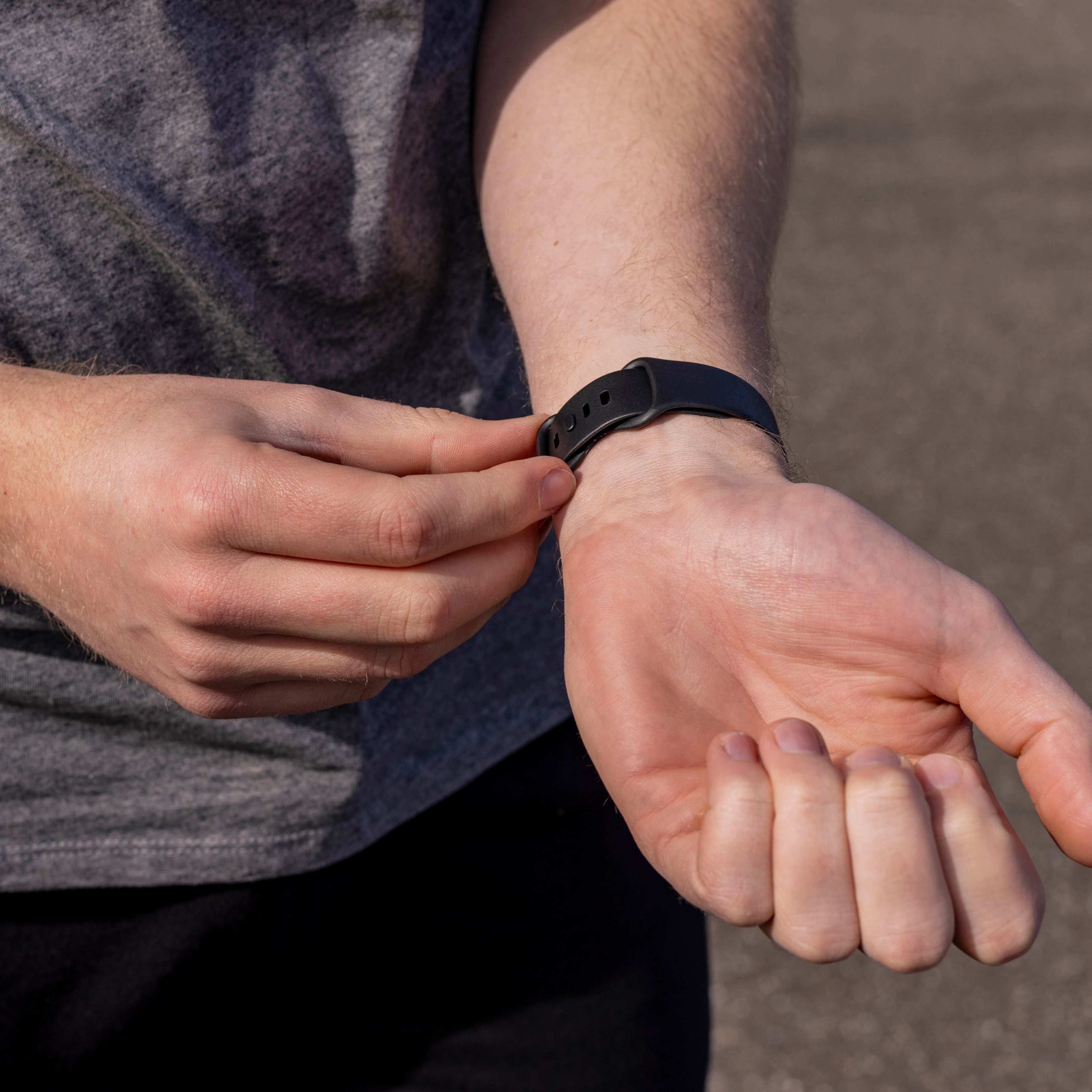 Fitbit Sense klasszikus szilikon szíj csere, fekete
