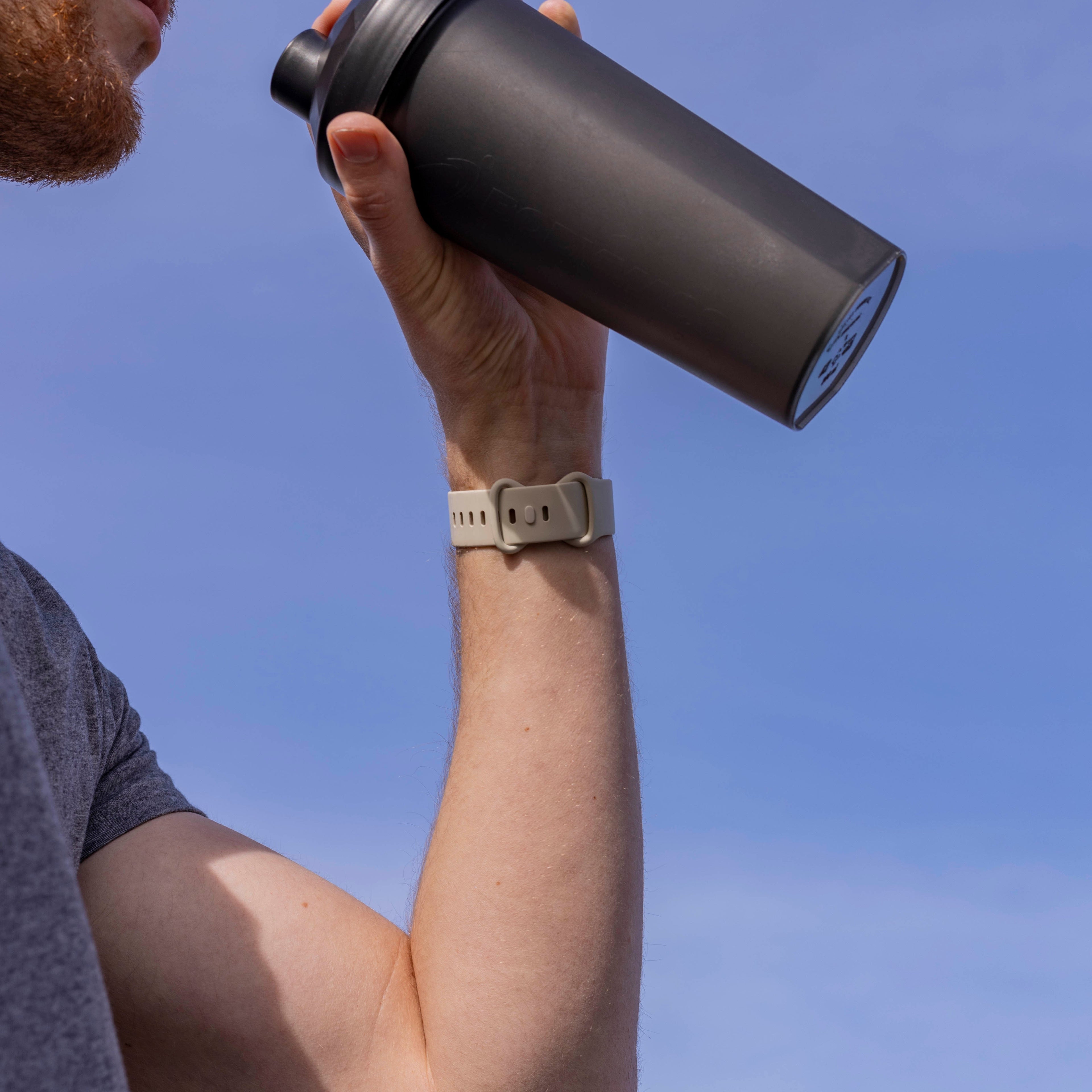 Fitbit Versa 3 klasszikus szilikon szíj törtfehér színben
