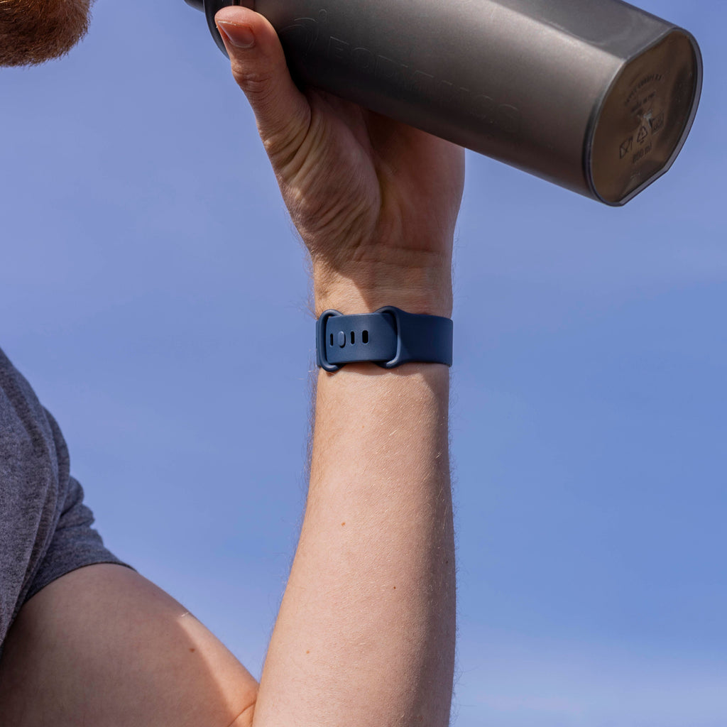 Fitbit Versa 3 klasszikus szilikon szíj sötétkék színben