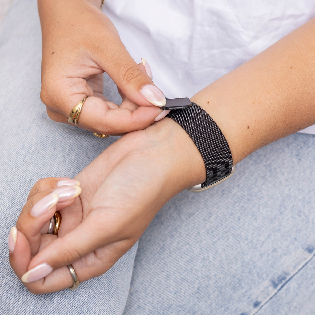 Fekete milánói szíj Fitbit Versa 3 okosóra szíjhoz