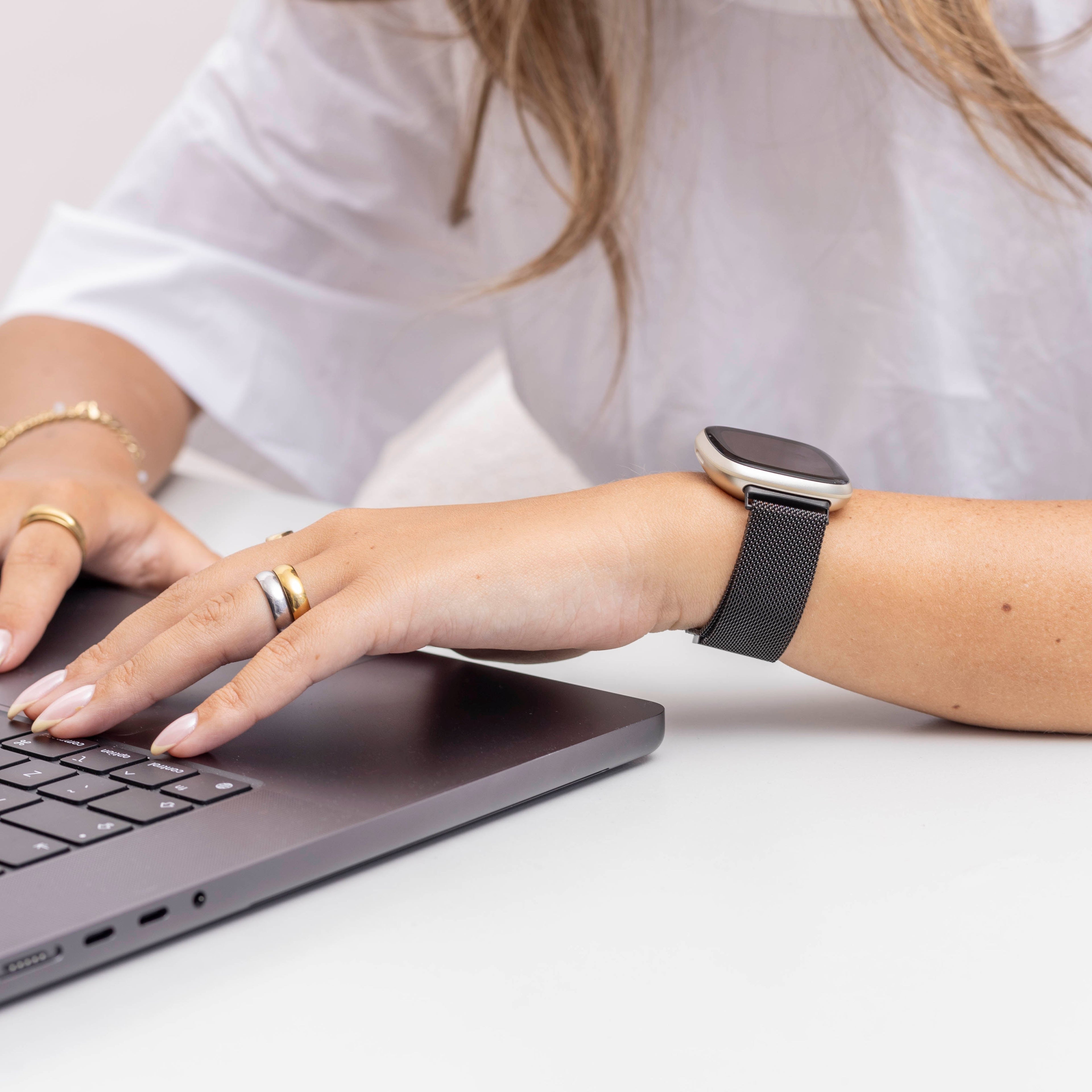 Fekete milánói szíj Fitbit Versa 3 okosóra szíjhoz