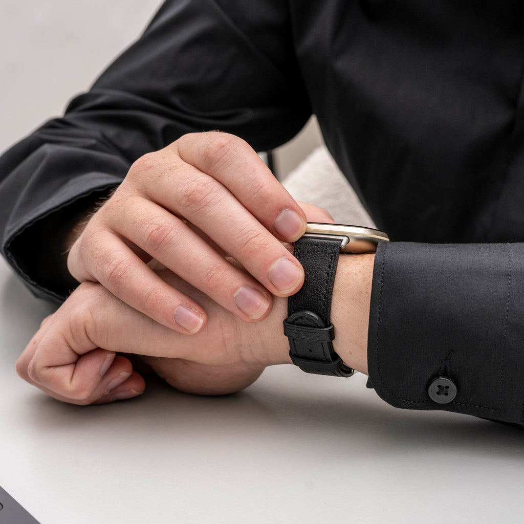 Fitbit Versa 3 bőrszíj, sima fekete cserepánt