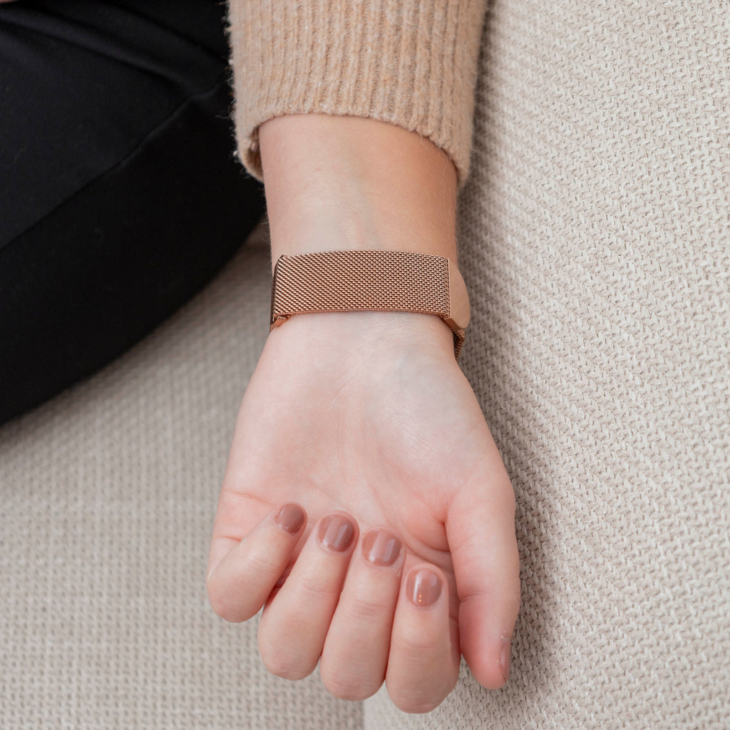 Fitbit Versa 4 milánói szíj Rose Gold kiadáshoz