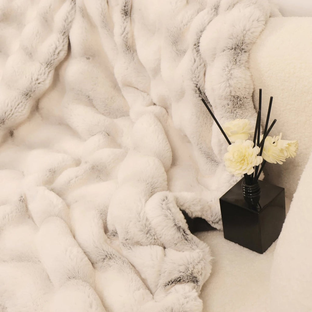 CozyNest kétoldalas műnyúl gyapjú takaró a kényelmes otthonért