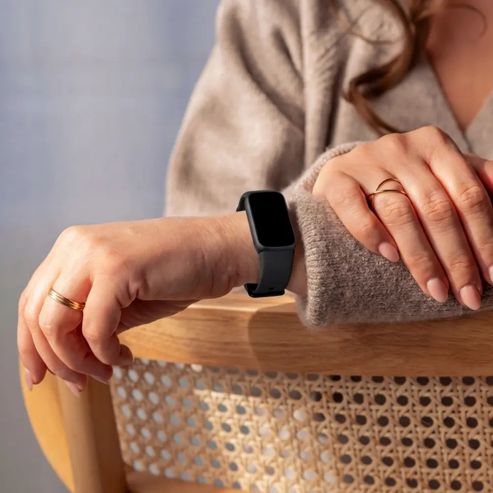 Fitbit Luxe fekete szilikon szíj Fitbit Luxe-hez