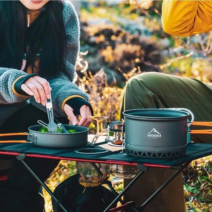 アウトドア愛好家向けTrailMate折りたたみキャンプテーブル、軽量で耐久性あり