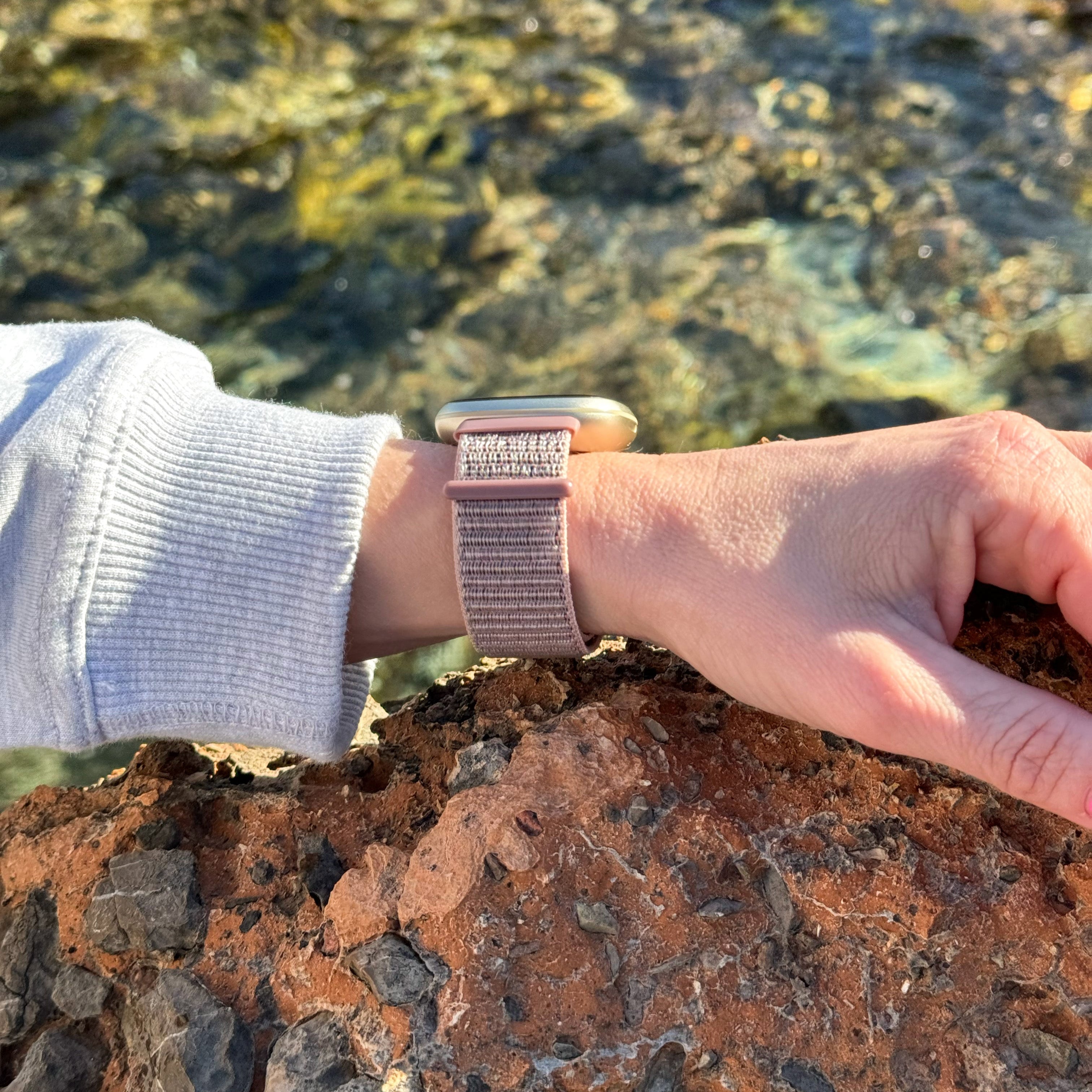 Fitbit Versa 3 szürke és rózsaszín nylon cserepánt