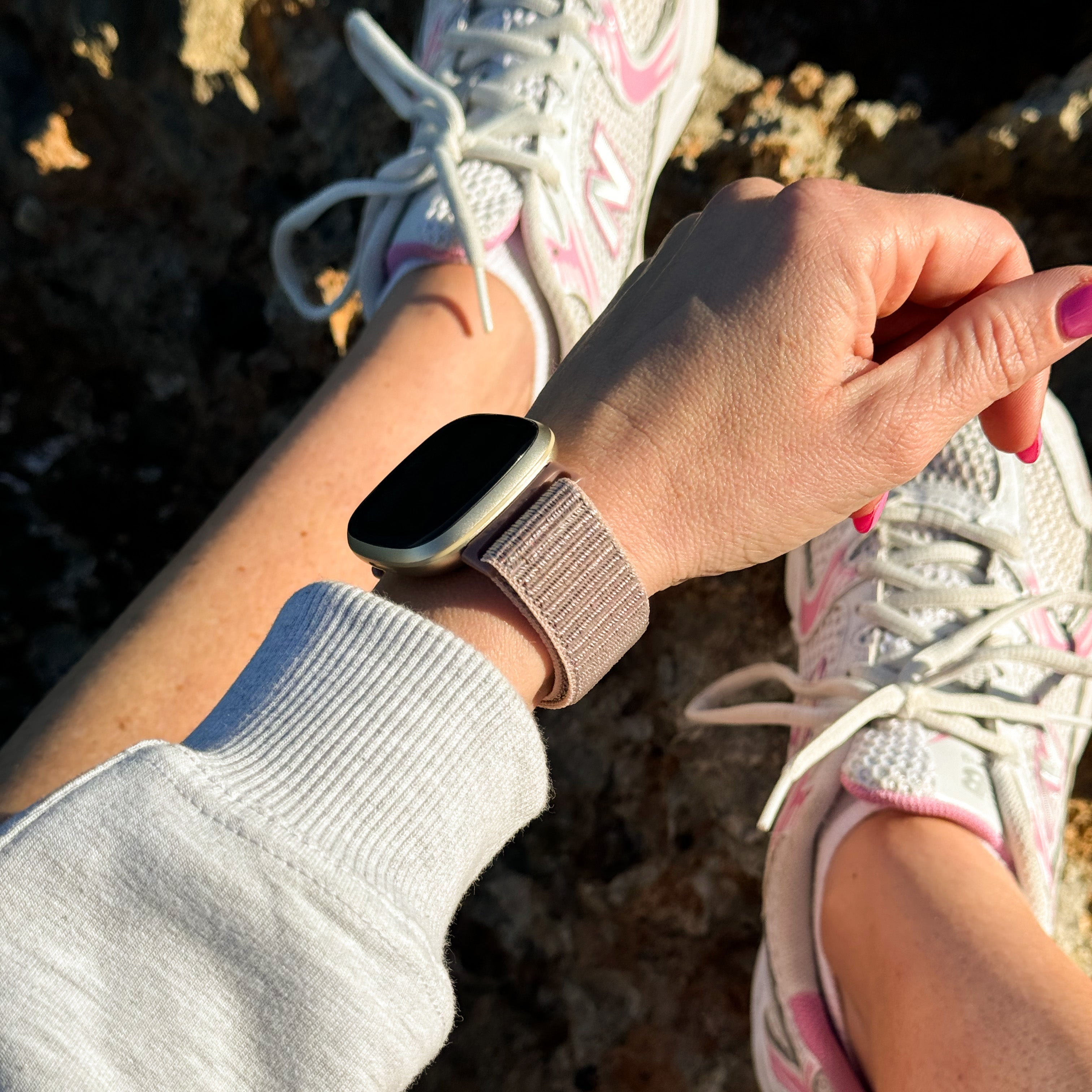 Fitbit Versa 3 szürke és rózsaszín nylon cserepánt