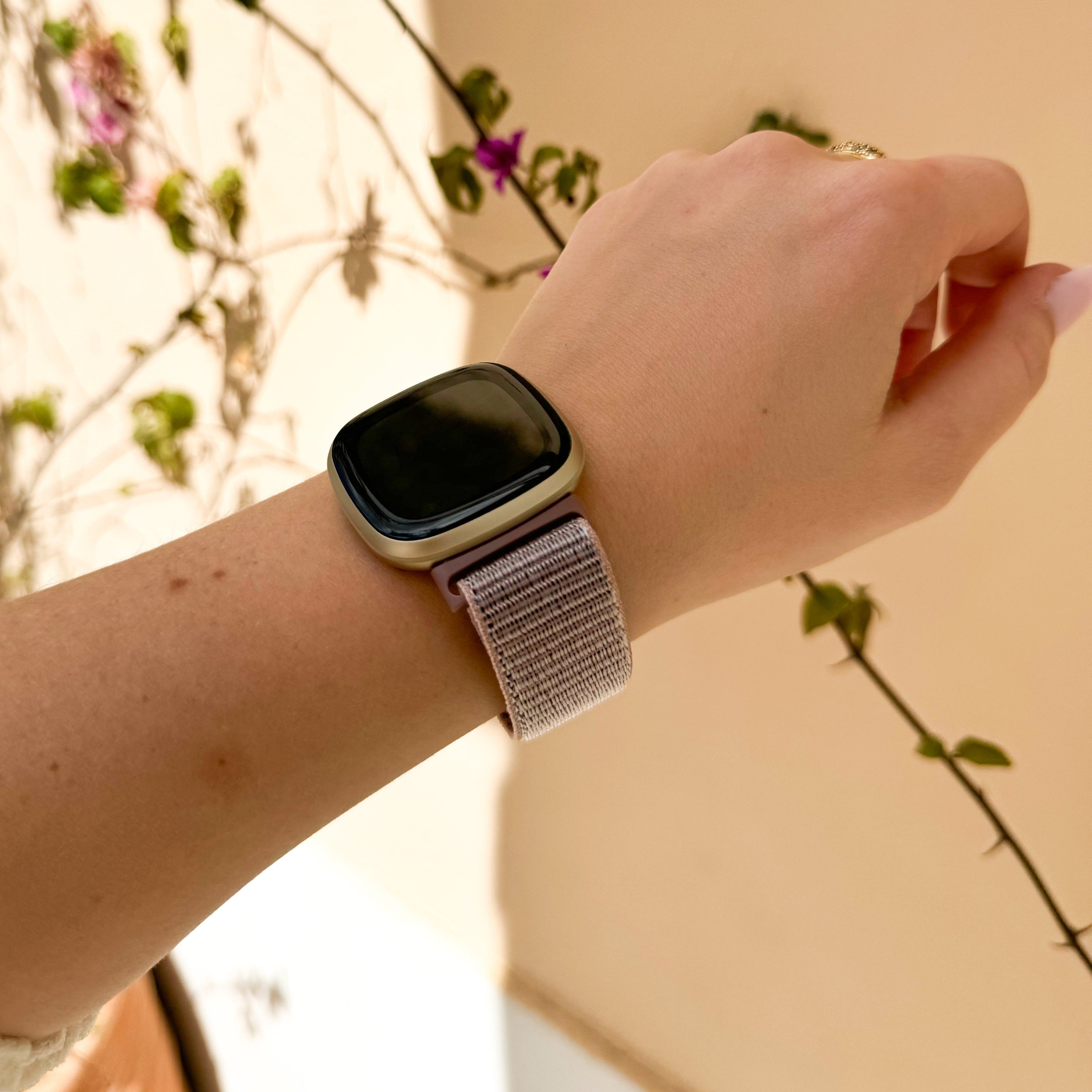 Fitbit Versa 3 szürke és rózsaszín nylon cserepánt