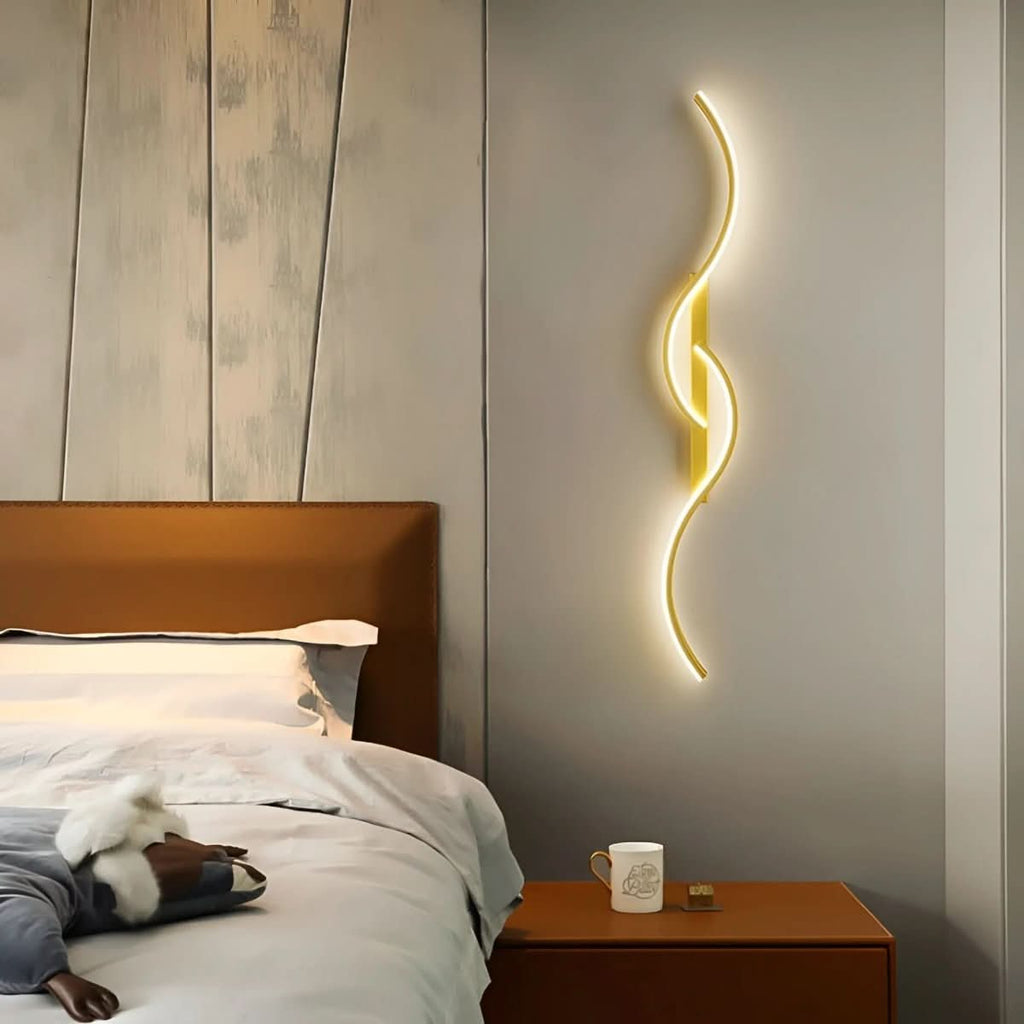 AuraCurve LED fali lámpa ívelt, dinamikus, modern dizájn nappalikhoz