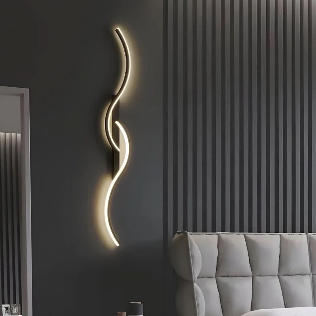 AuraCurve LED fali lámpa ívelt, dinamikus, modern dizájn nappalikhoz