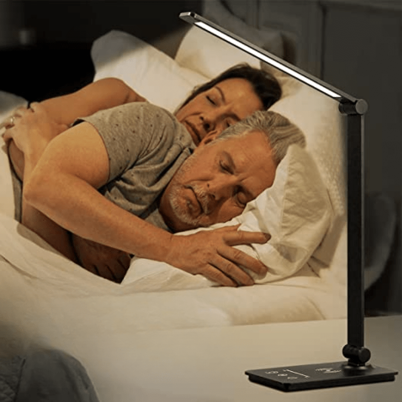 調光機能とワイヤレス充電対応のルミナLEDデスクランプ（オフィス用）
