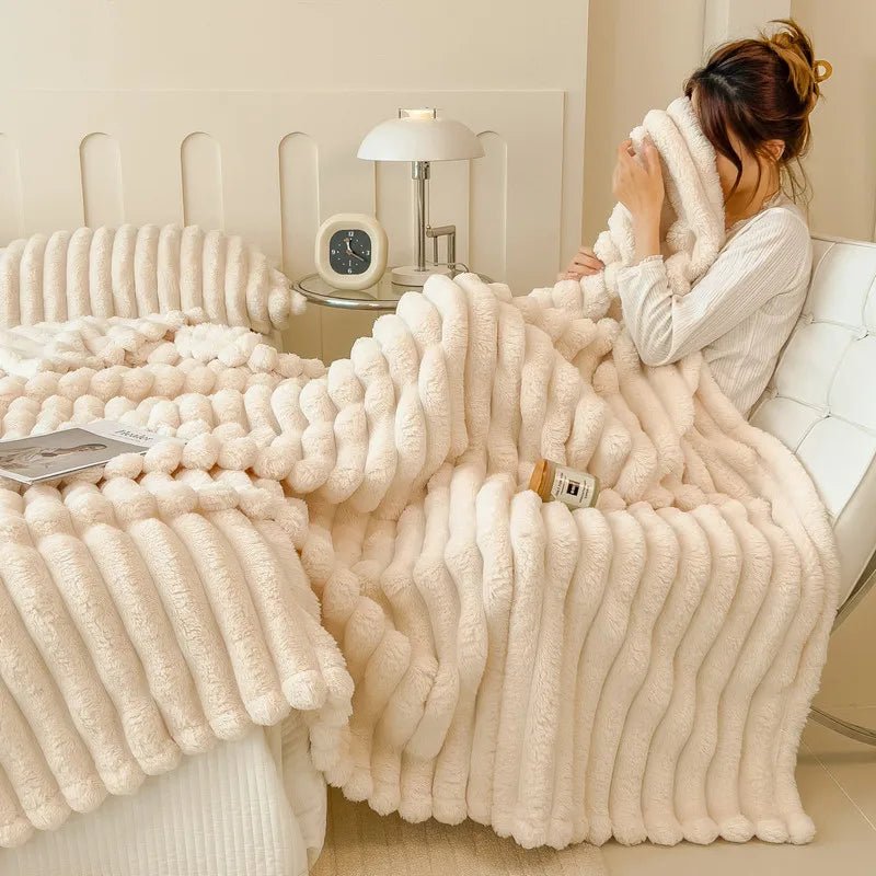 CozyNest szintetikus nyúlszőr ölelkező takaró kanapéra és ágyra, puha melegség