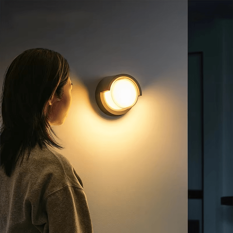 安全な出入口のための耐久性のあるモダンデザインの屋外用LED壁掛けライト