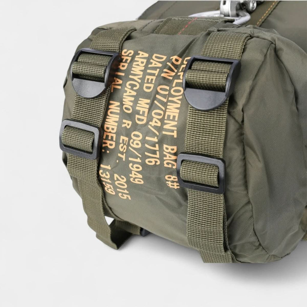サミットフォージ タクティカルバックパック 30L 軽量 防水 アウトドアパック 冒険者向け