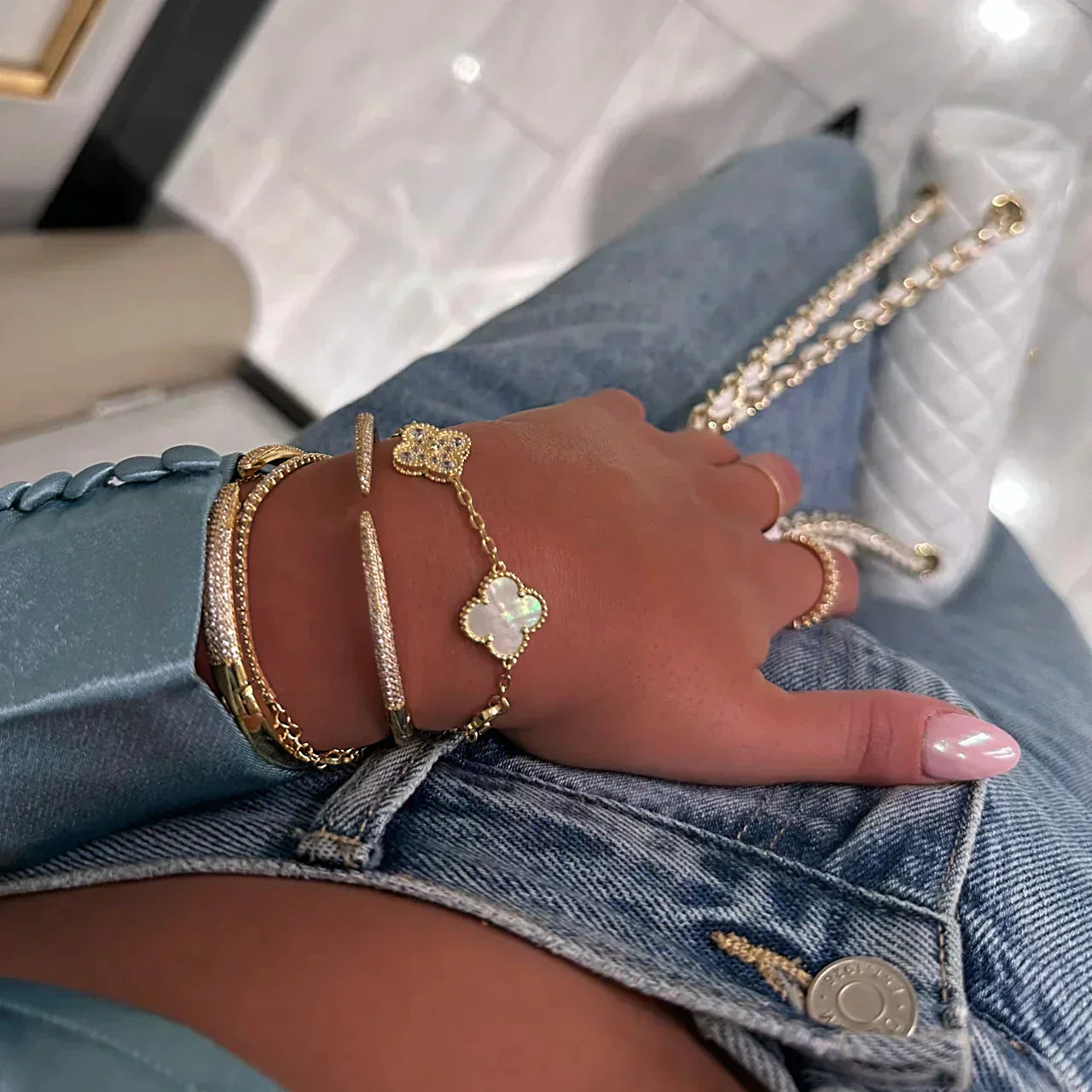 ゴールドメッキ仕上げのマザーオブパール製クローバージュエリーセット