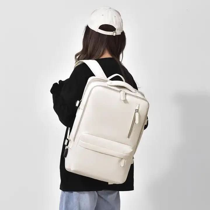 サミットガード トレックプロ 頑丈で軽量なアドベンチャーバックパック 安全収納付き