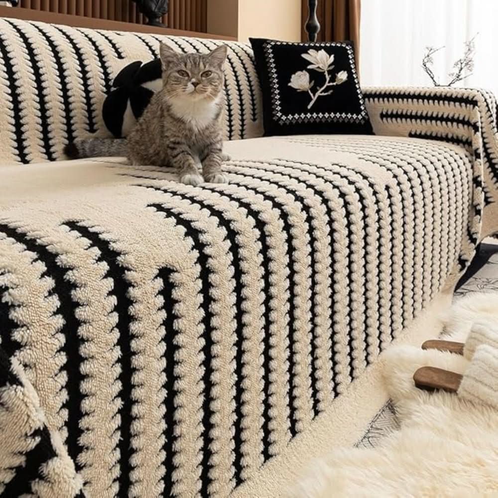 CozyNest plüss kanapéhuzat csúszásgátló hátoldallal állatbarátoknak
