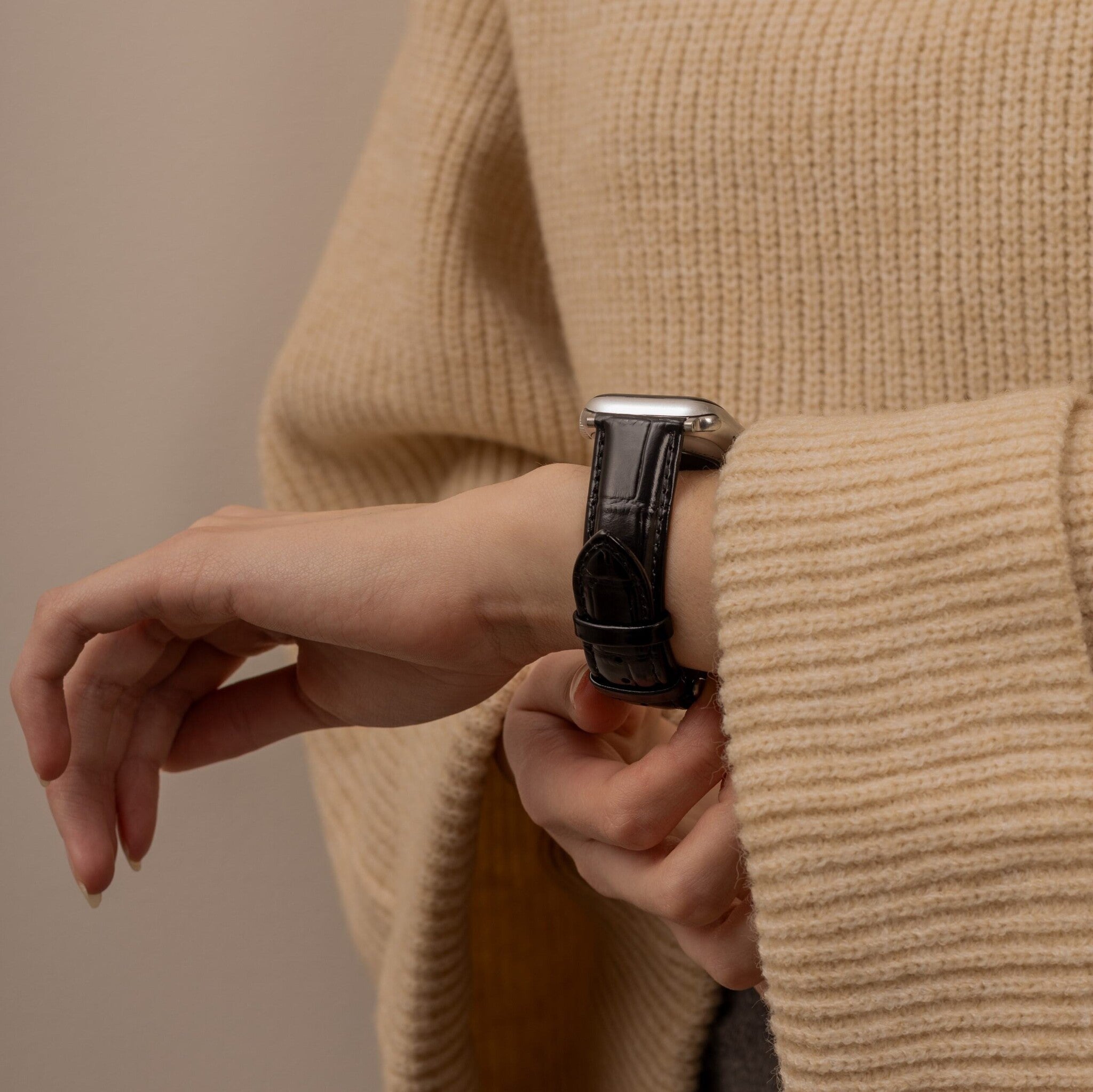 Apple Watch krokodilbőr mintás bőrszíj fekete színben