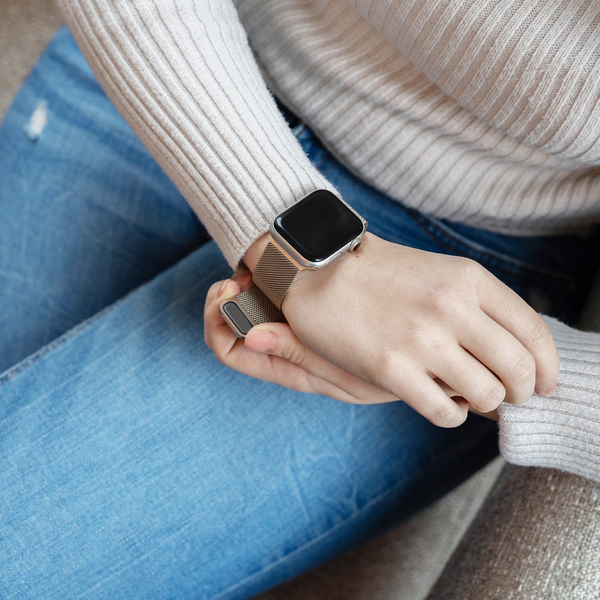 Apple Watch milánói szíj pezsgőszínű kivitelben