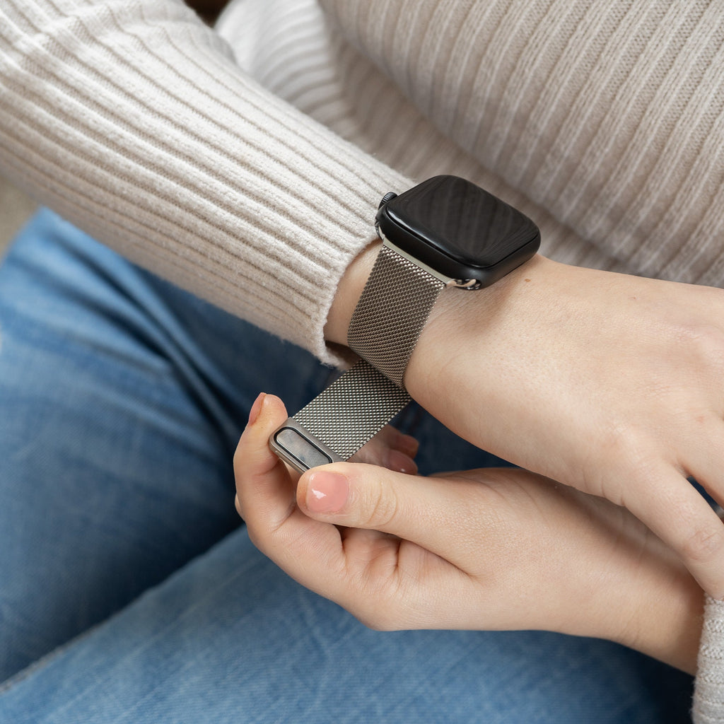 Apple Watch milánói szíj ezüst színben Apple Watch kiegészítőhöz