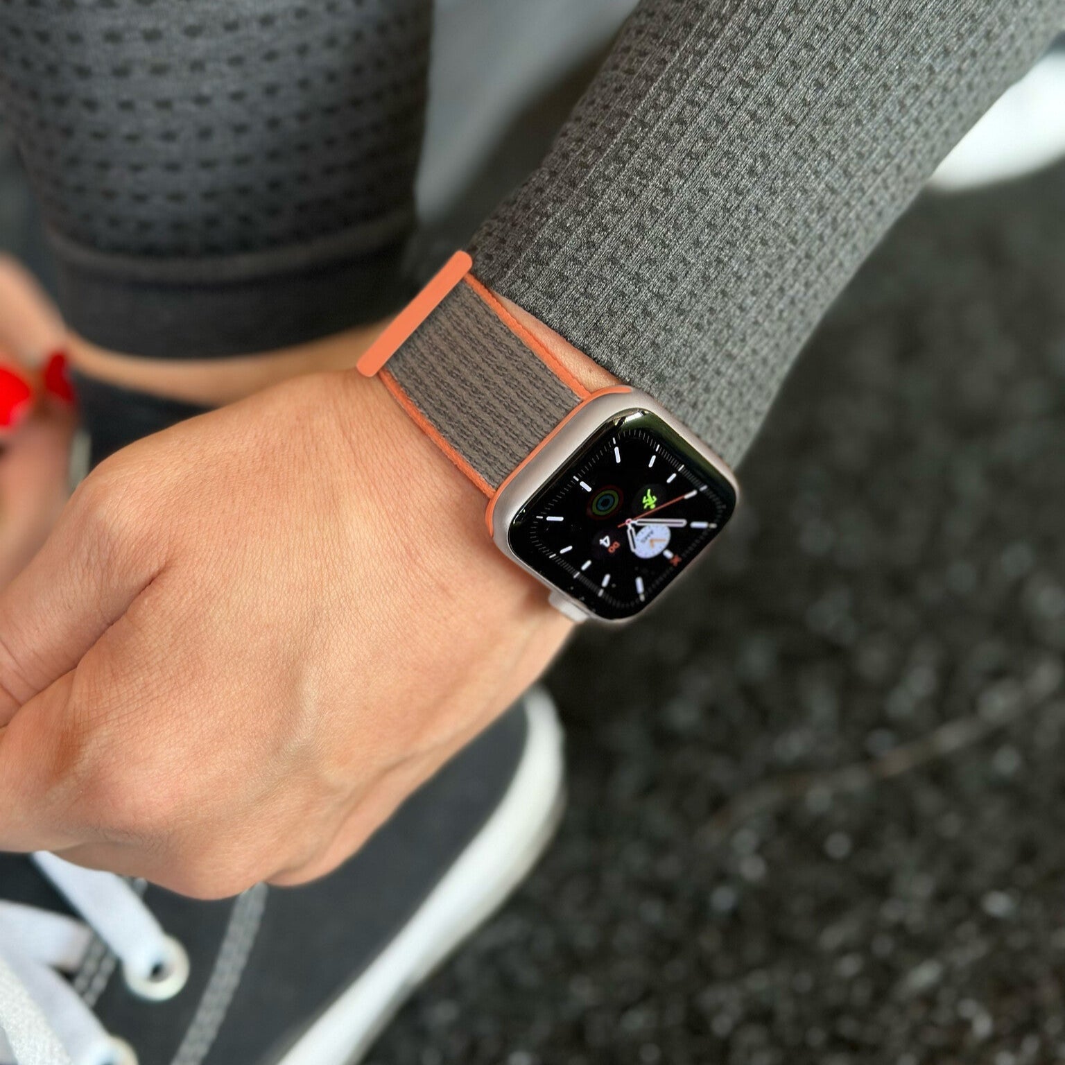 Apple Watch nylon szíj barna és narancssárga színben