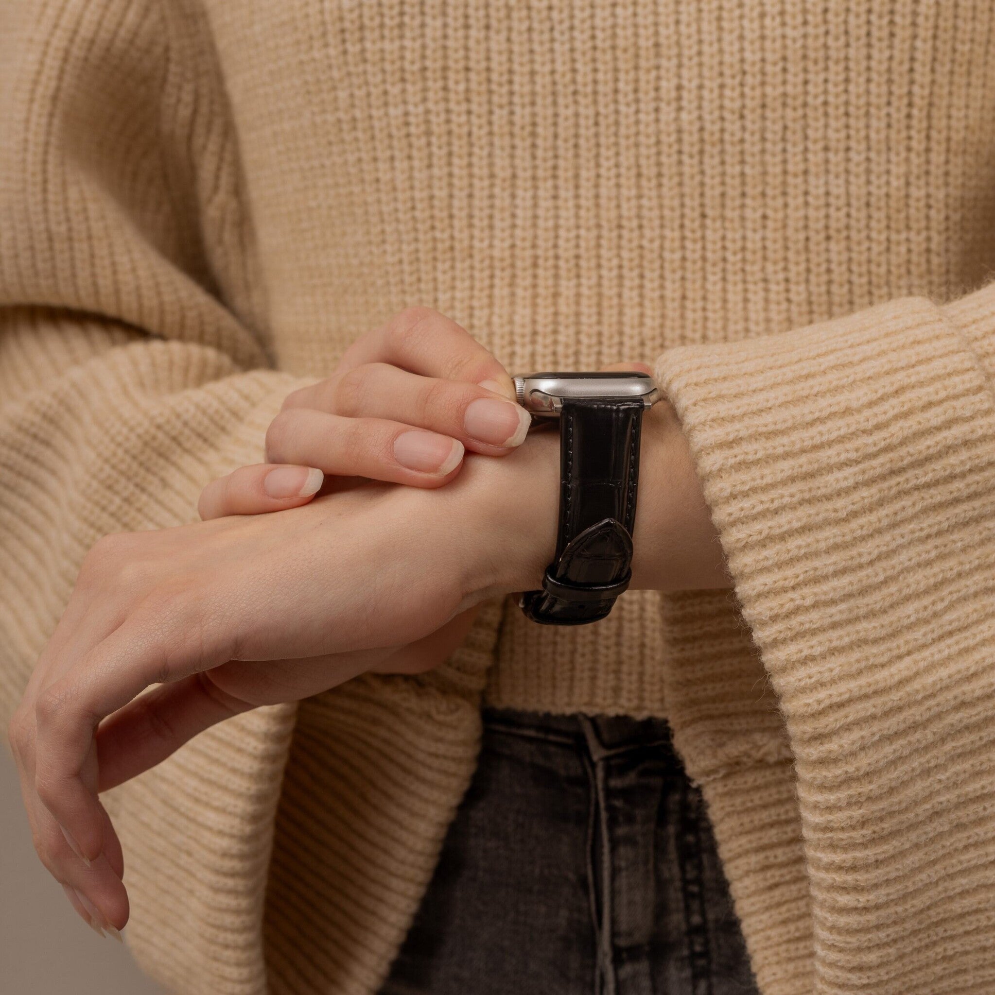 Apple Watch krokodilbőr mintás bőrszíj fekete színben