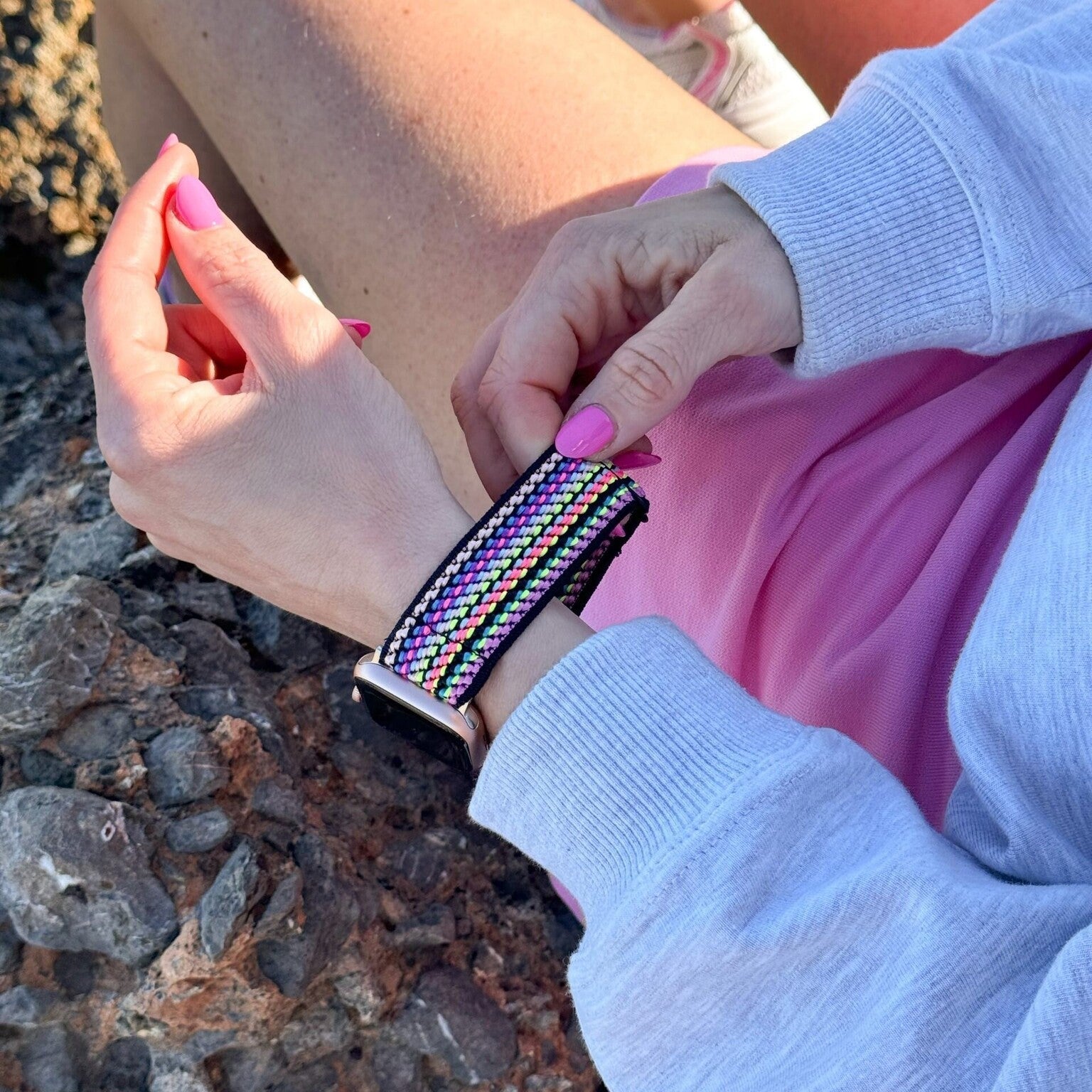 Rugalmas szíj Apple Watch-hoz színes csíkokkal