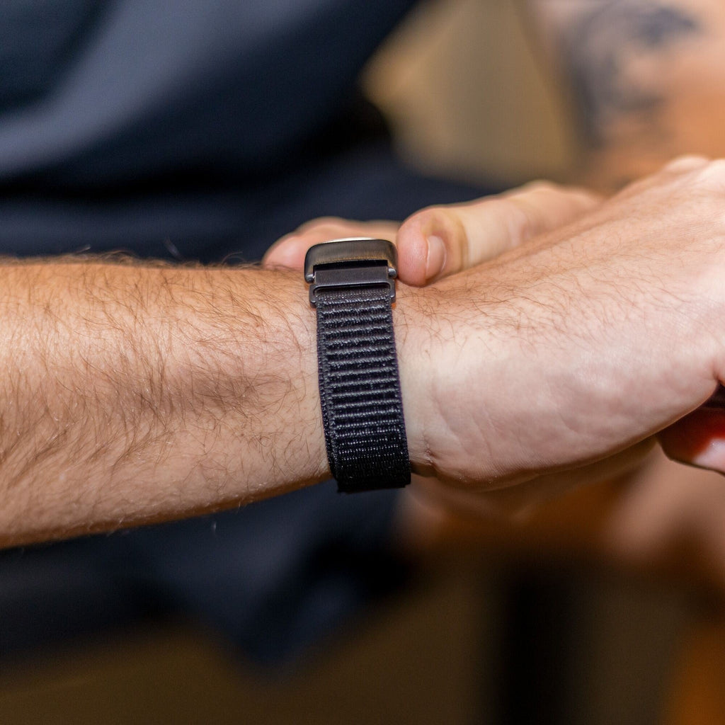 Fitbit Charge 5 fekete nejlon szíj csere karpánt