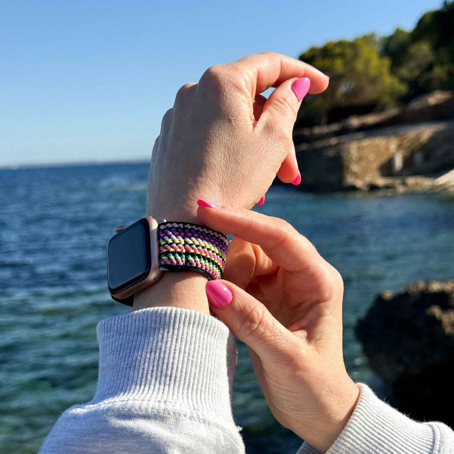 Rugalmas szíj Apple Watch-hoz színes csíkokkal