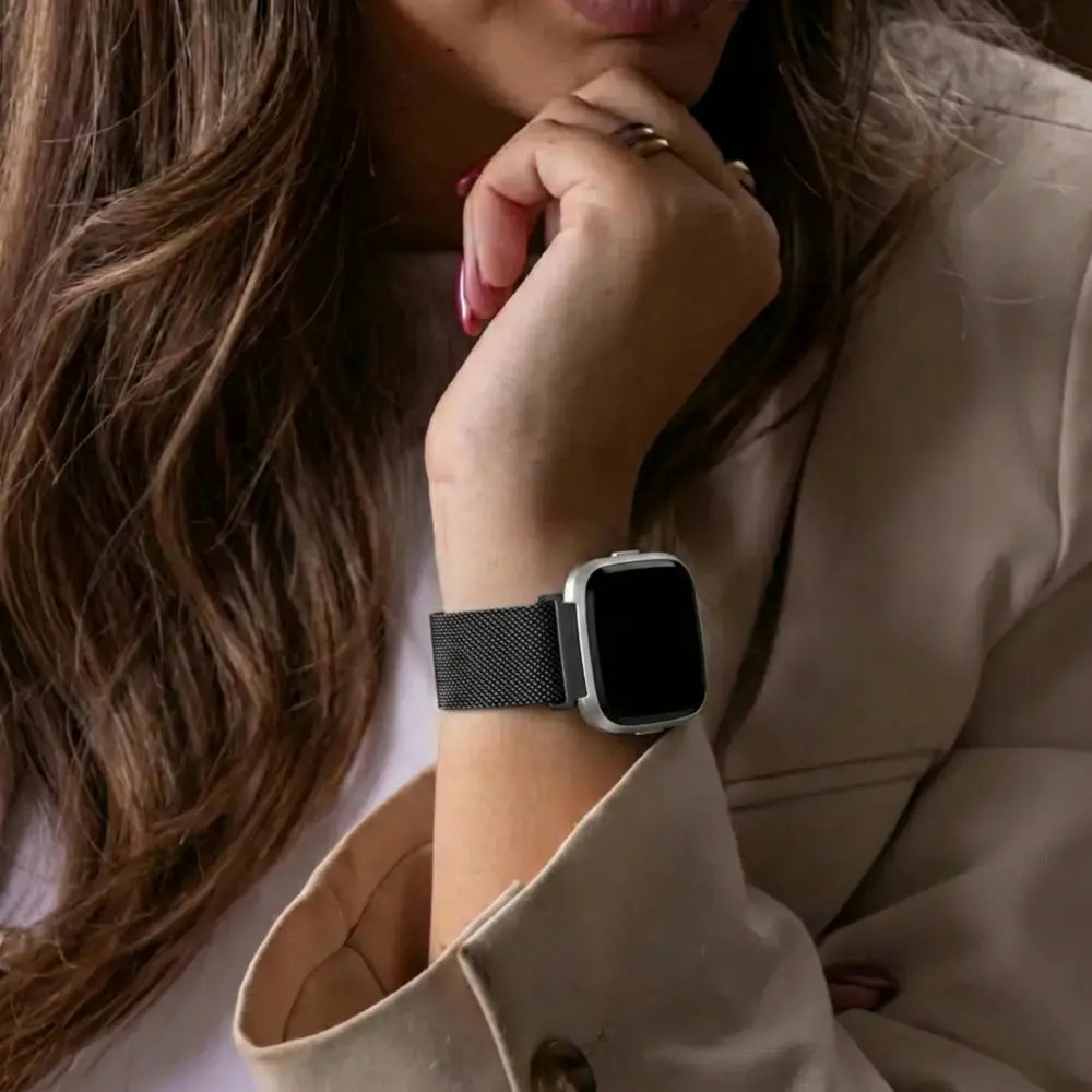 Fekete milánói szíj Fitbit Versa és Versa 2 óraszíjhoz
