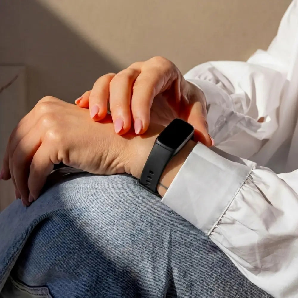 Fitbit Luxe fekete szilikon szíj Fitbit Luxe-hez