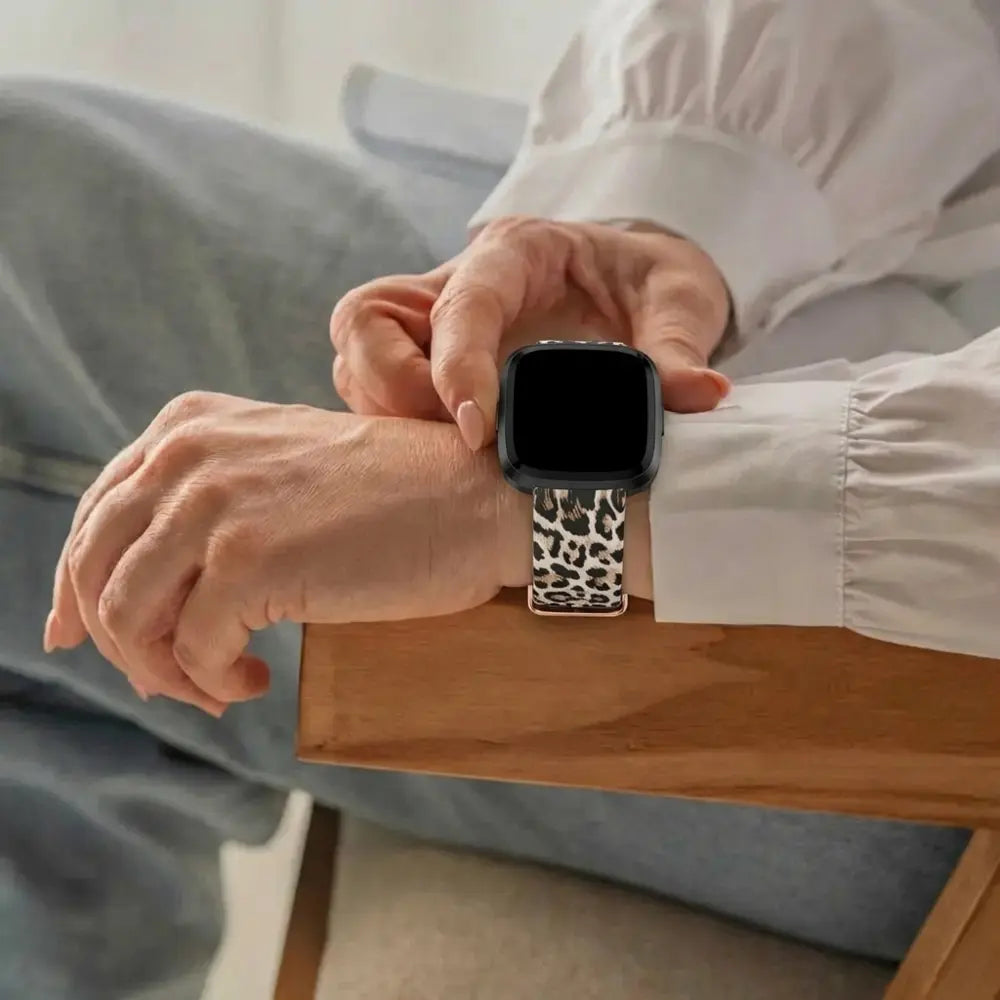 Lucky Leopard Fitbit Versa és Versa 2 szilikon szíj