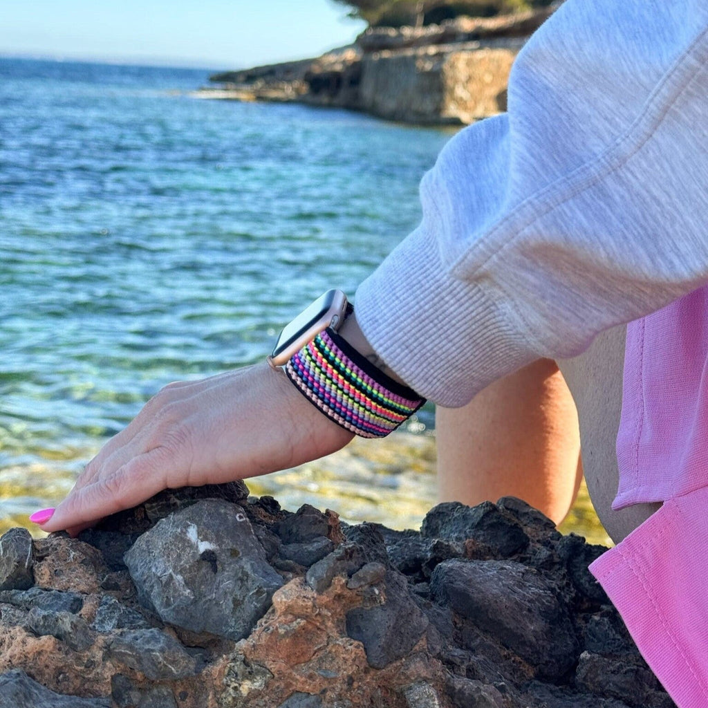 Rugalmas szíj Apple Watch-hoz színes csíkokkal