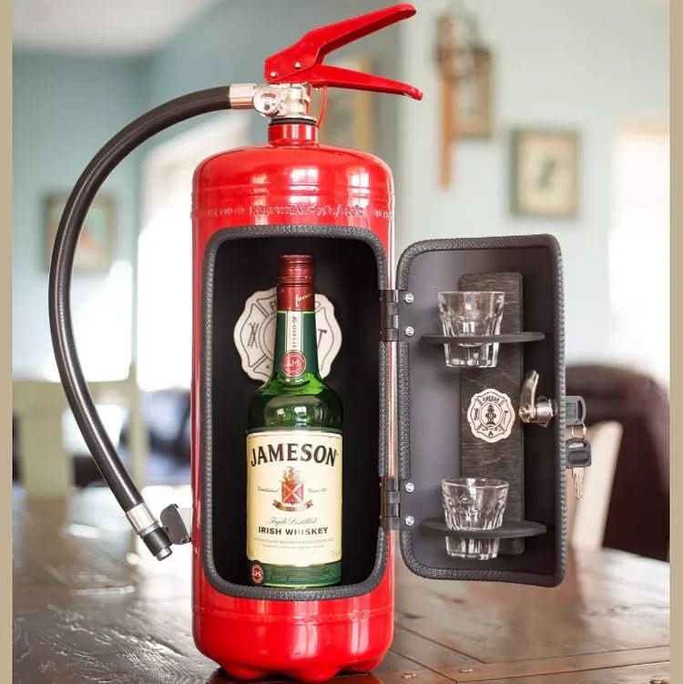 エンバーボルト 消火器デザインの隠し飲料収納