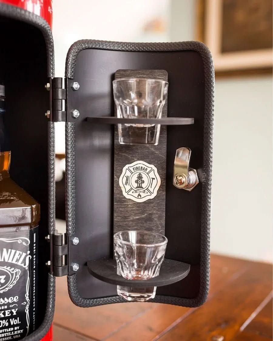 エンバーボルト 消火器デザインの隠し飲料収納