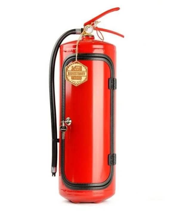 エンバーボルト 消火器デザインの隠し飲料収納