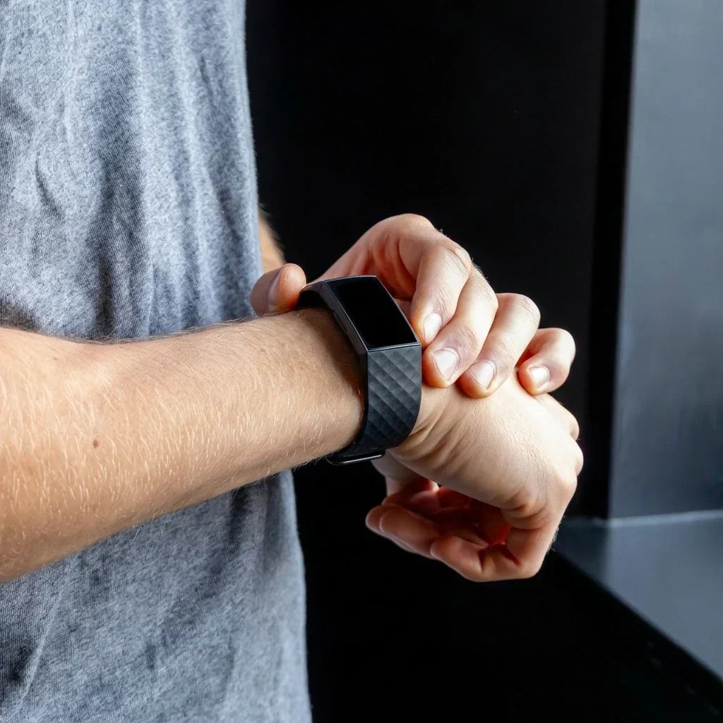 Fekete szilikon szíj Fitbit Charge 4 okosóra szíjhoz