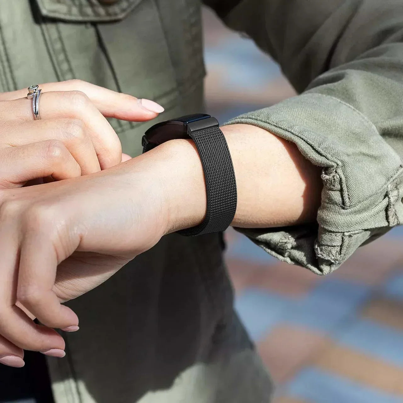 Fekete milánói cserepánt Fitbit Charge 4-hez